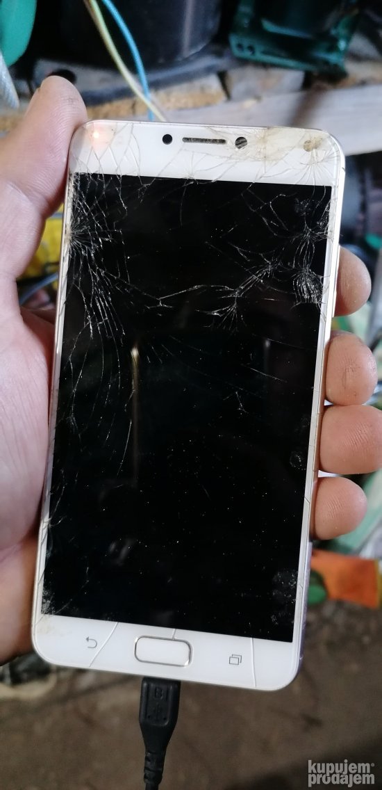 mobilni telefon asus