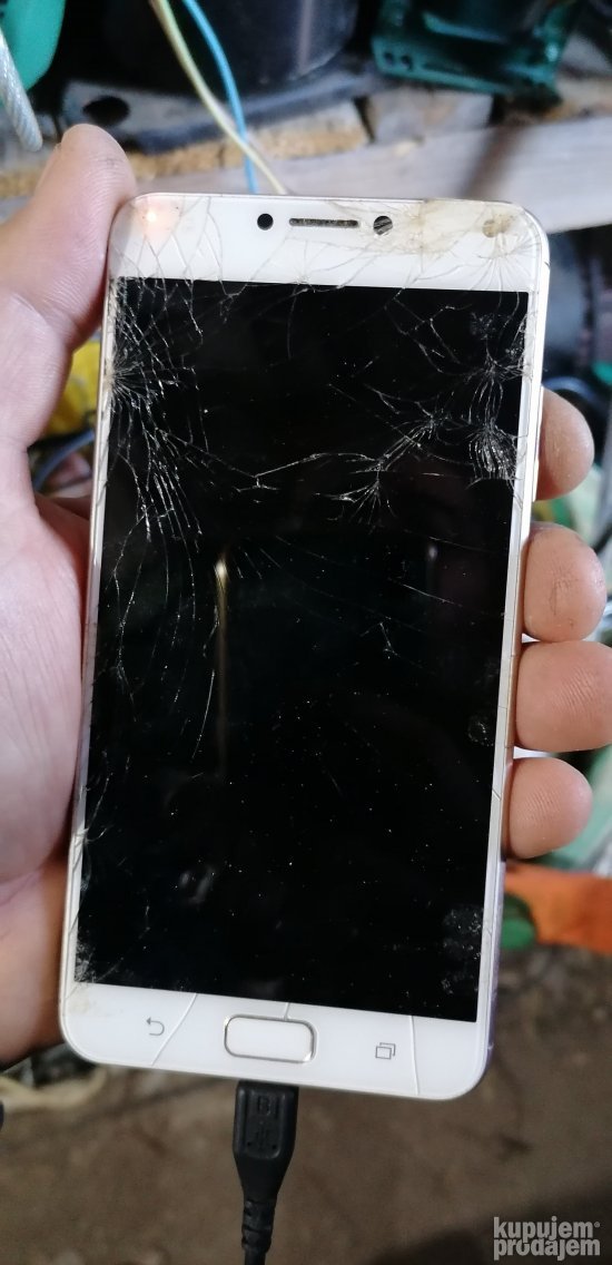 mobilni telefon asus