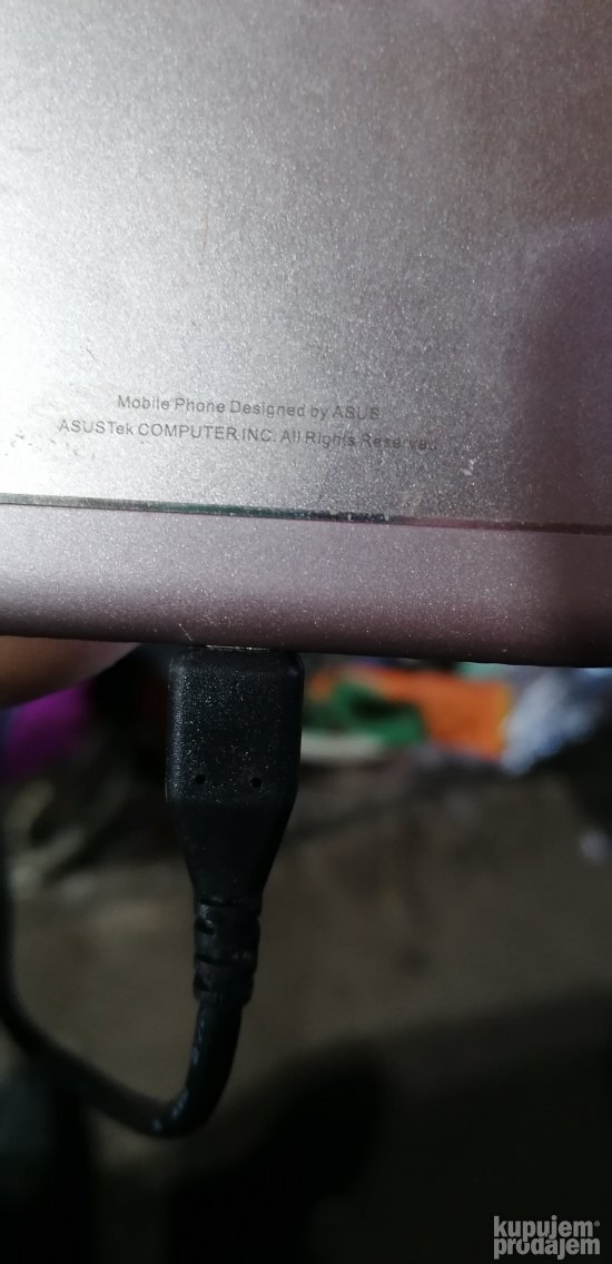 mobilni telefon asus