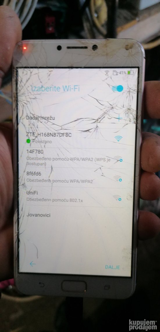 mobilni telefon asus