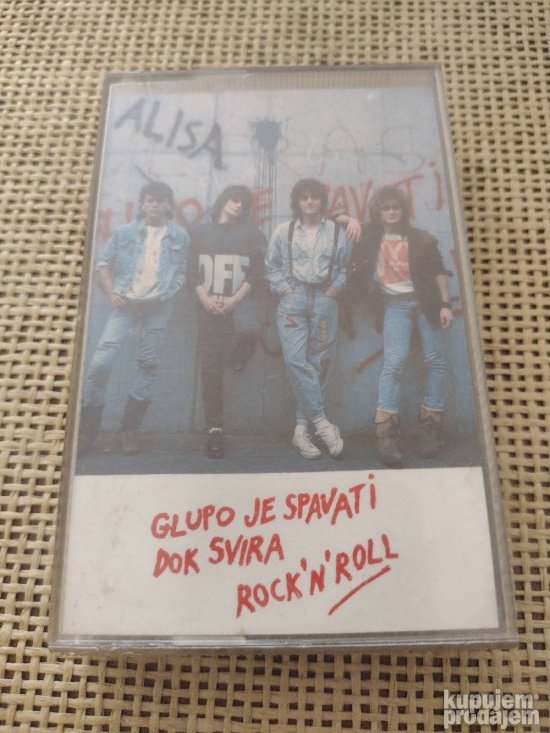 Grupa alisa glupo je spavati dok svira rock'n'roll