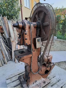 Ekscentar presa 30 tona