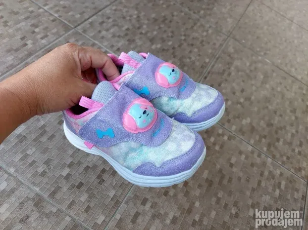 Skechers patike za devojcicu broj 26
