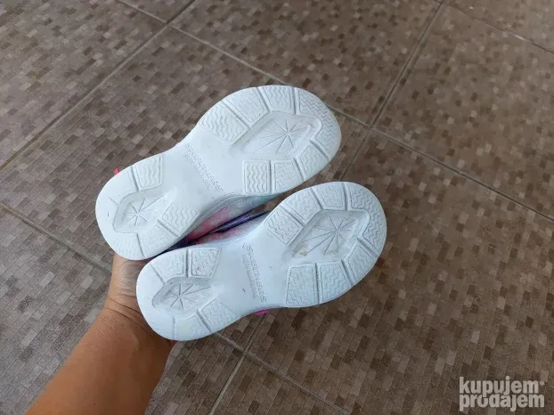 Skechers patike za devojcicu broj 26