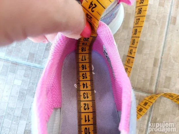 Skechers patike za devojcicu broj 26