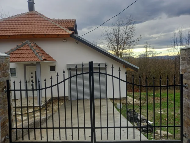 I s k o r i s t i t e novogodisnju akciju/ lux vikend kuca