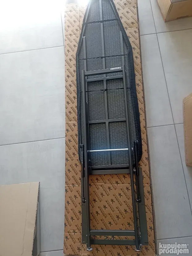 Ugradna daska za peglanje Starax-okov za namestaj