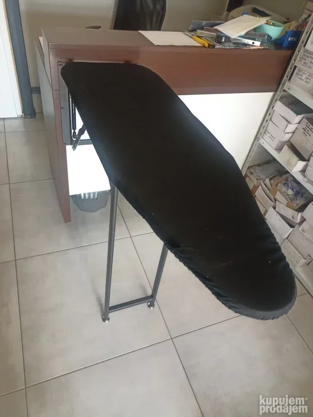 Ugradna daska za peglanje Starax-okov za namestaj