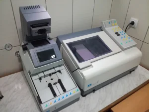 ESSILOR automat za obradu dioptrijskih stakala