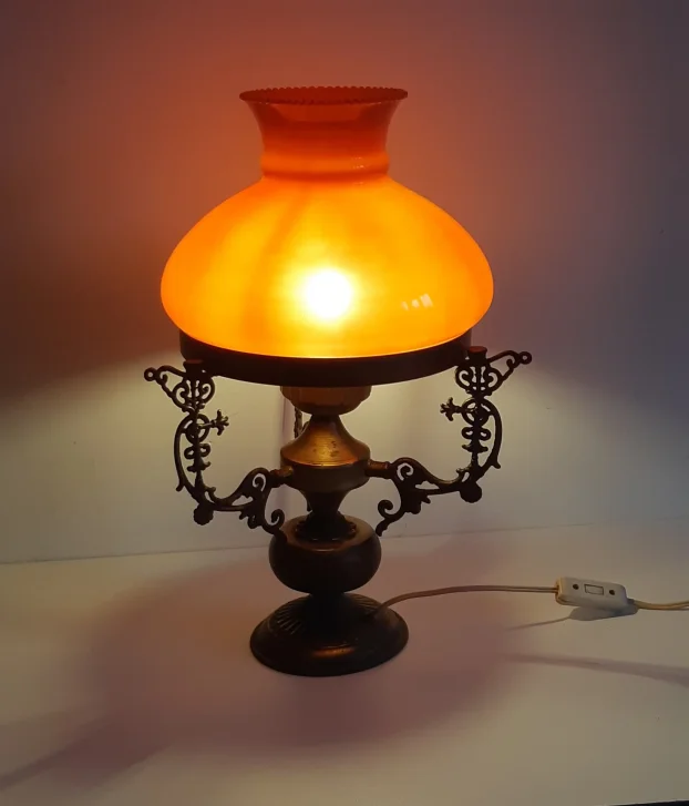 Vintage mesingana stona lampa