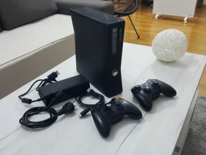 XBox 360 S Nov model + Forza + GTA 5 + 20 igrica - Čipovan