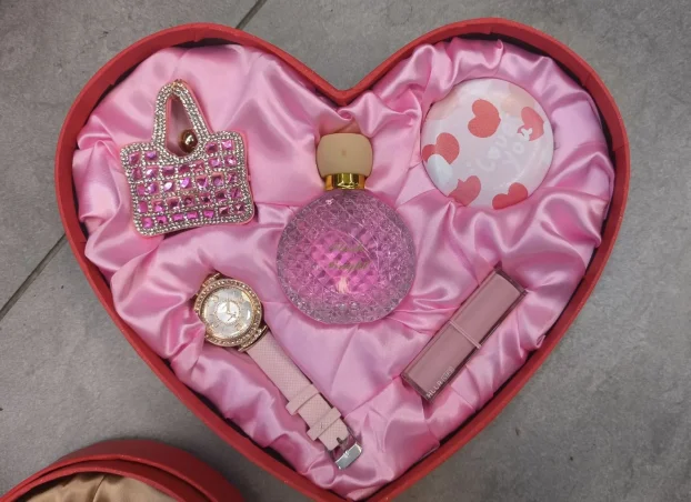 Poklon set u obliku srca