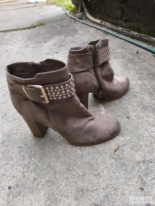 Cizmice bez boje broj 40