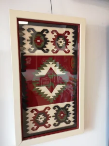 Uramljen motiv Pirotski ćilim