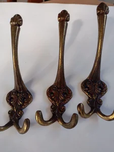 Stari mesingani držači