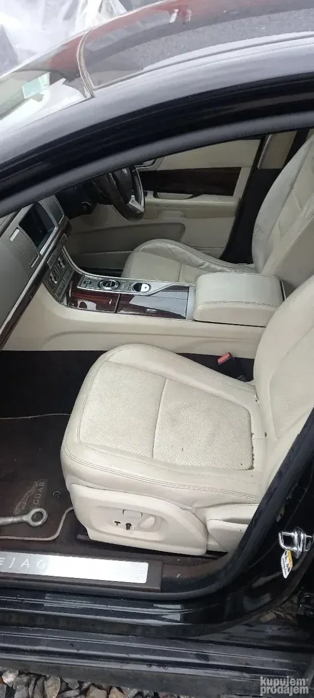 2010 Jaguar XF 