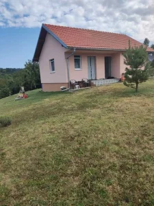 63m2 Vrdnik, odlična vikendica !