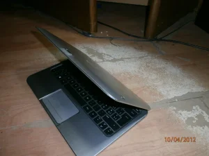 HP ENVY X2 -TPN-P104 Netbook Tablet