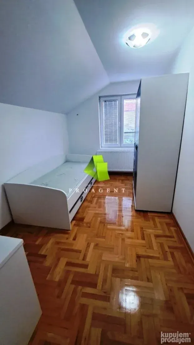 Lux kuća sa svim troškovima, Ledena stena