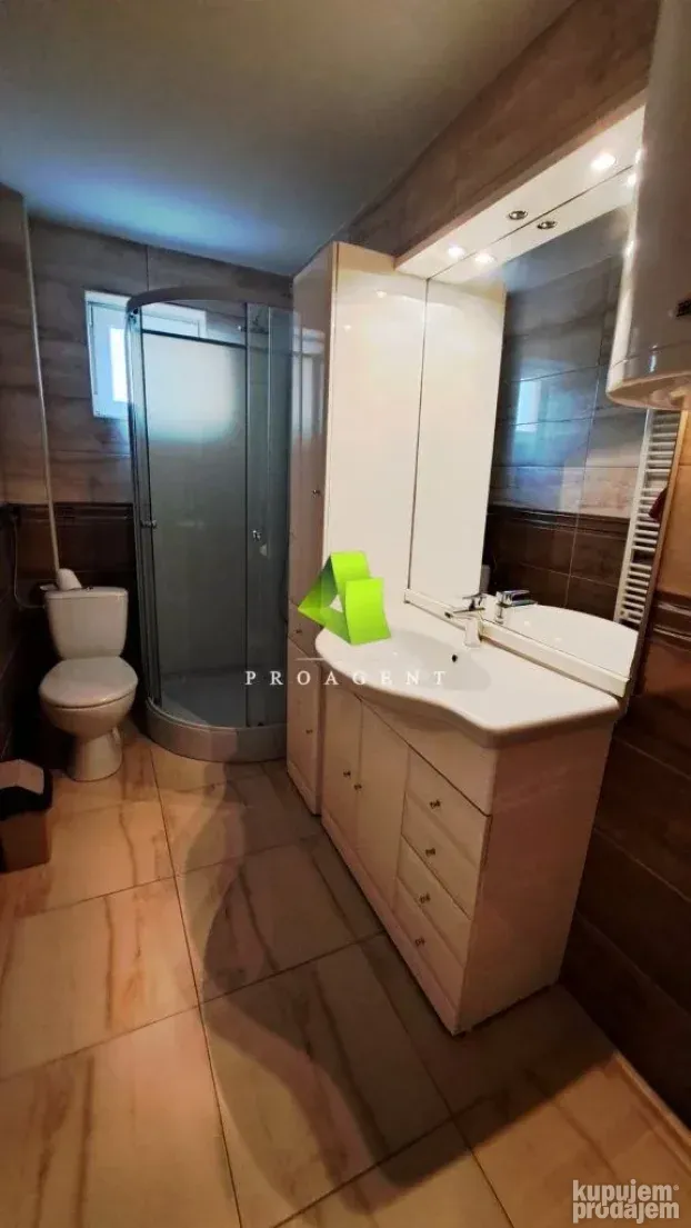 Lux kuća sa svim troškovima, Ledena stena