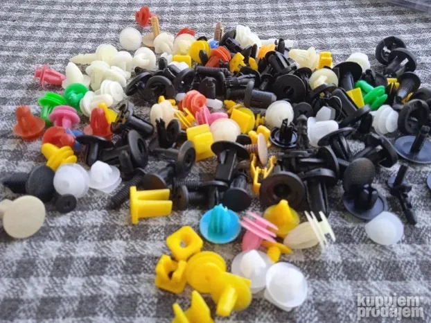 Tiple razne, crne, bele u boji