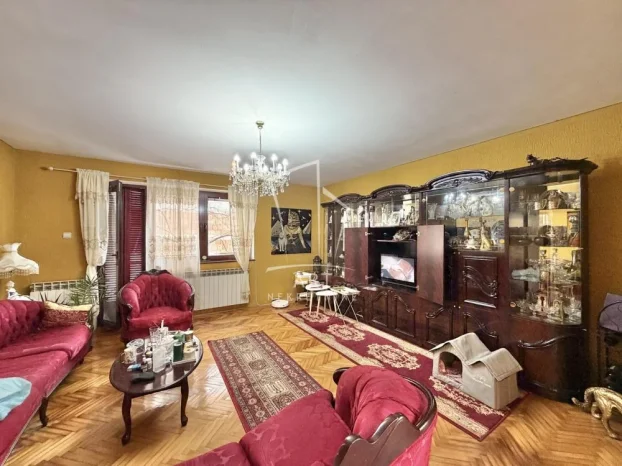 Učiteljska, Učiteljsko naselje, 5+ petosobna, 140 m²