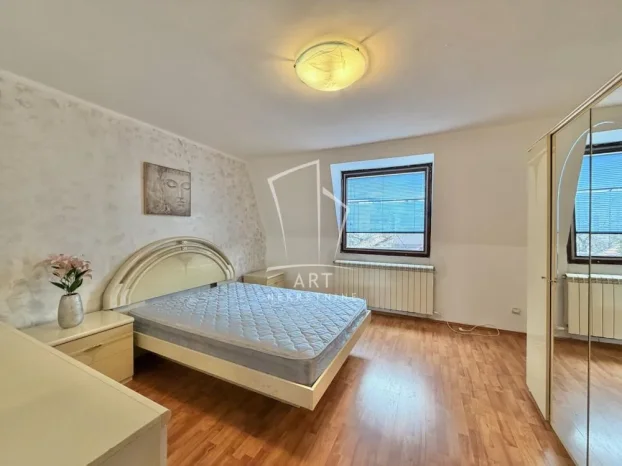 Učiteljska, Učiteljsko naselje, 5+ petosobna, 140 m²