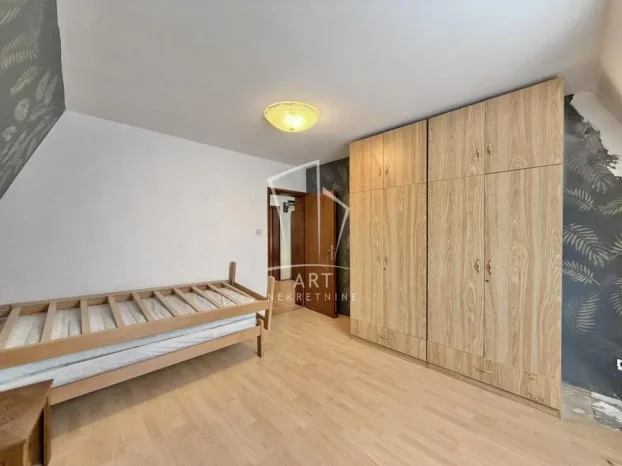 Učiteljska, Učiteljsko naselje, 5+ petosobna, 140 m²