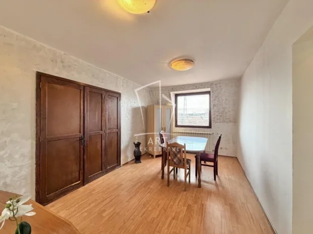 Učiteljska, Učiteljsko naselje, 5+ petosobna, 140 m²