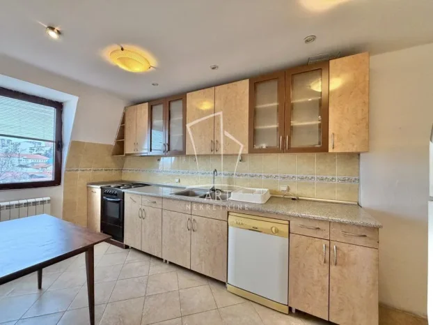 Učiteljska, Učiteljsko naselje, 5+ petosobna, 140 m²