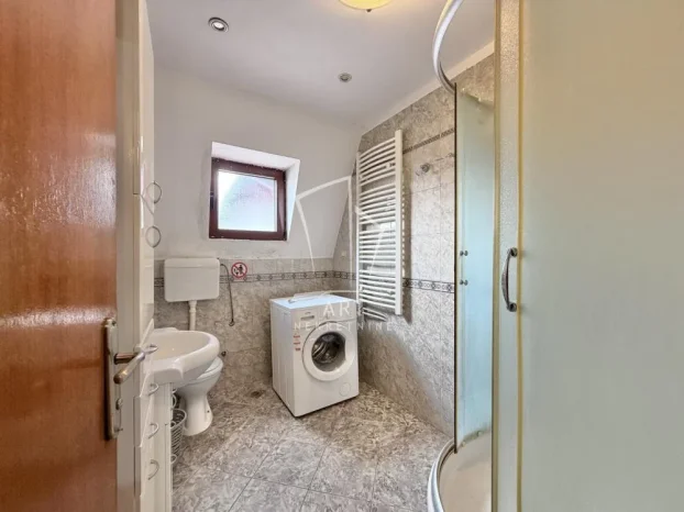 Učiteljska, Učiteljsko naselje, 5+ petosobna, 140 m²