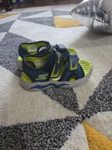 Skechers sandale 28