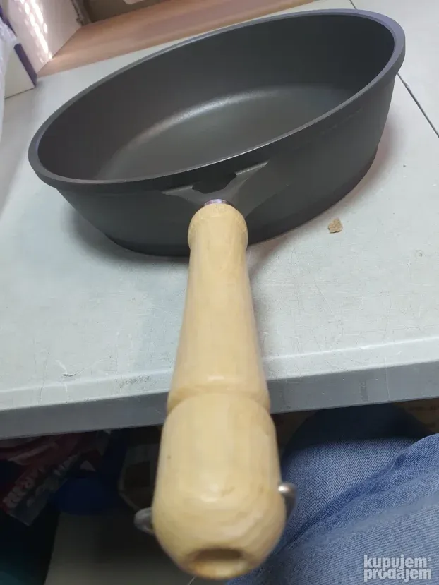 Tiganj Liveni Aluminijum 28cm drvena drska - Berndes Bonanza