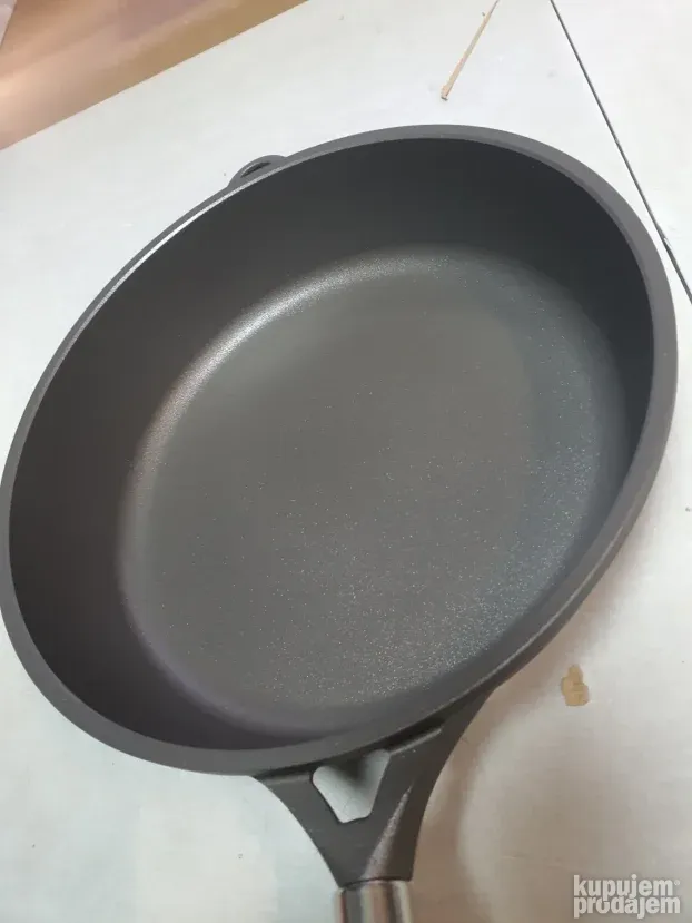 Tiganj Liveni Aluminijum 28cm drvena drska - Berndes Bonanza