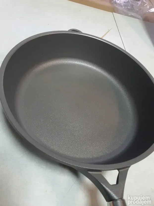 Tiganj Liveni Aluminijum 28cm drvena drska - Berndes Bonanza