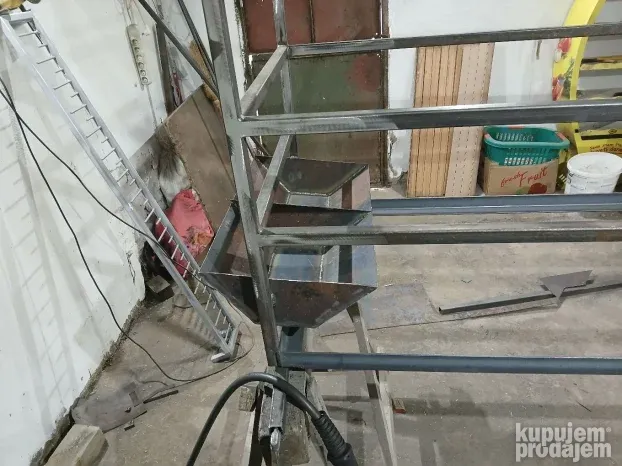 Prasilista za svinje-krmace   Razboj za prasenje