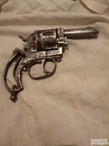Steri revolver bojevo neupotrebljiv