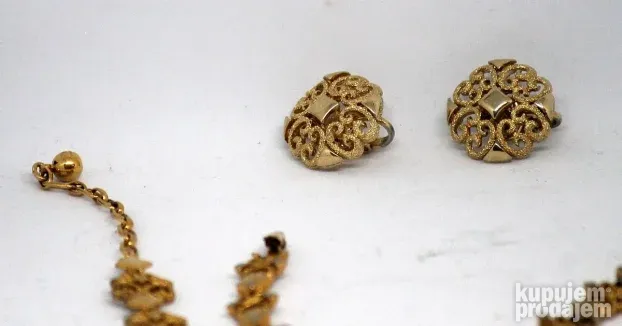 Vintage Avon nakit Goldtone Textured Scroll Work