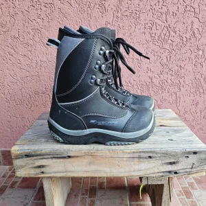 Escape snoubord čizme broj 35