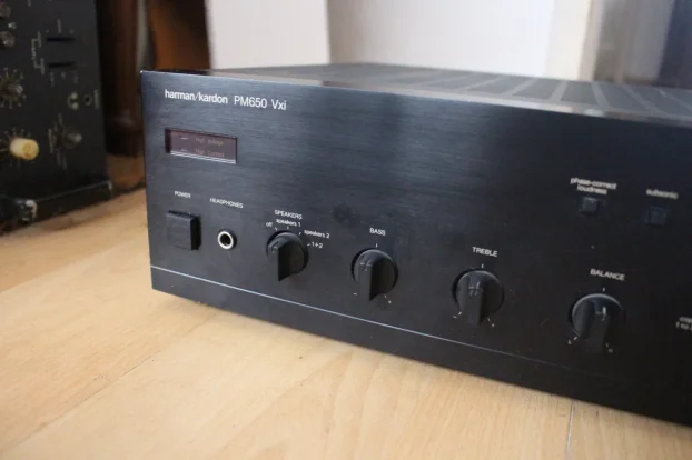 AMPLI TUNER HOME VIDEO HARMAN KARDON AVR 235 - TRES BON ETAT - REVISE