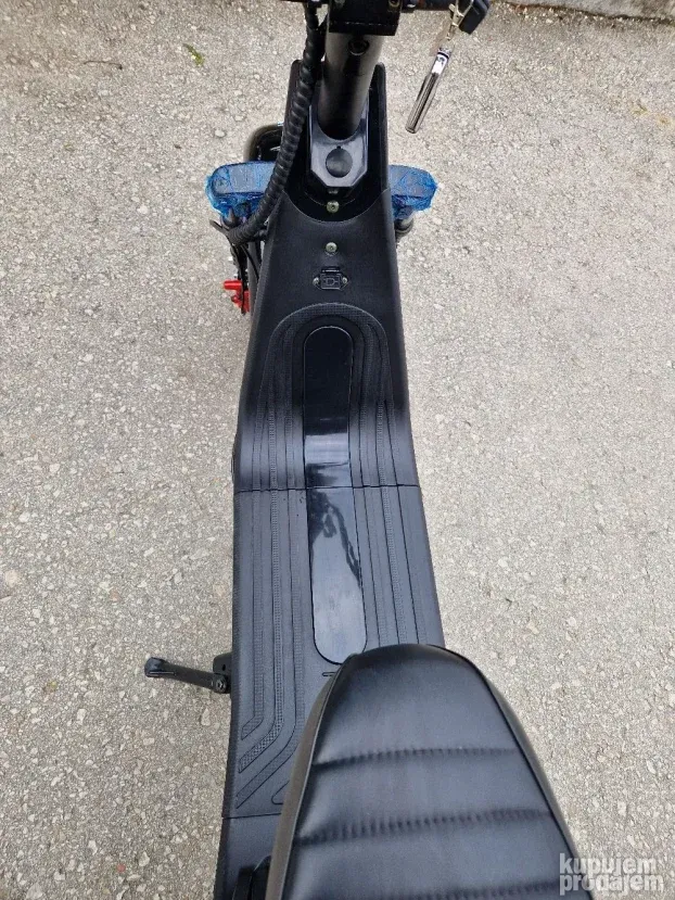 Skuter na baterije