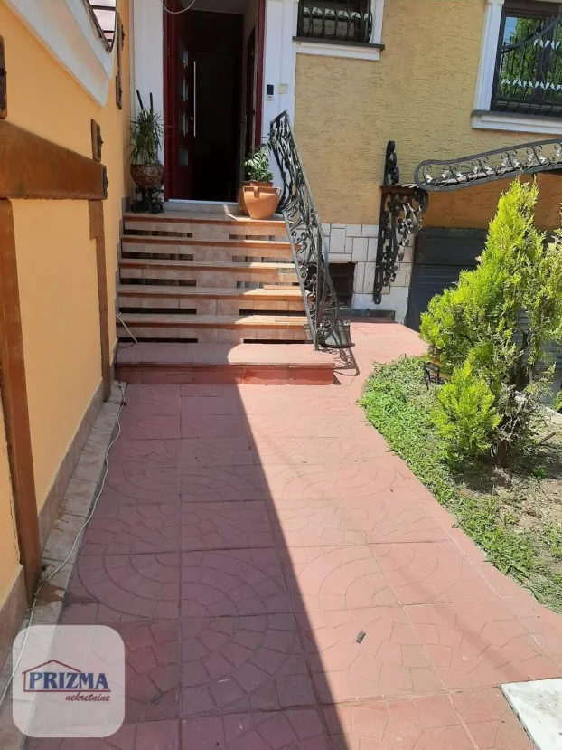 Paraćin, Gloždak, 5+ petosobna, 330 m²