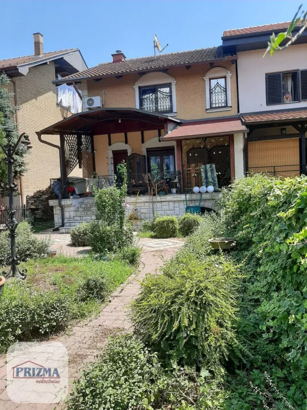 Paraćin, Gloždak, 5+ petosobna, 330 m²