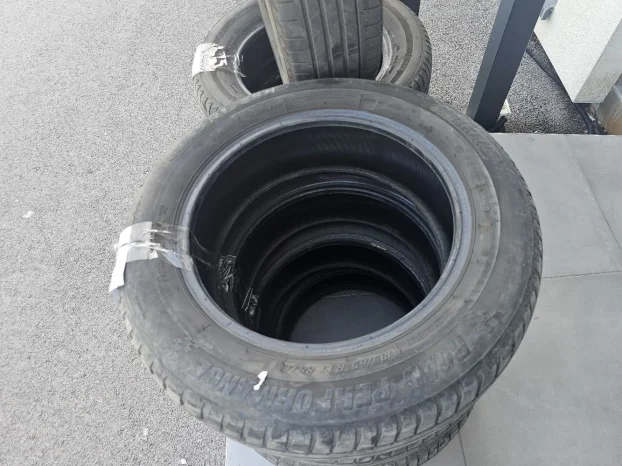 polovne letnje gume 185/65 r 15 riken 4kom