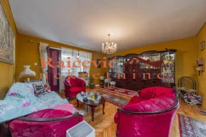 Uciteljska, Učiteljsko naselje, 5+ petosobna, 500 m²