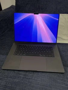 MacBook Pro 16' M4 24 GB RAM (512 GB SSD)
