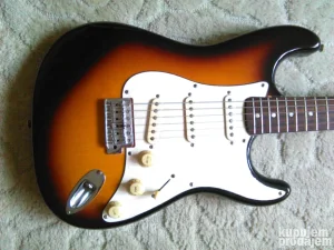 Fender Stratocaster Rucni Rad sa velikom glavom