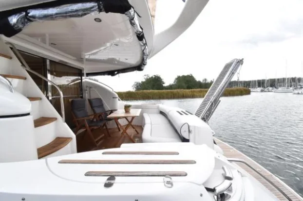 Prodaje se jahta Princess 61 Fly sa 3 kabine i 3 kupatila