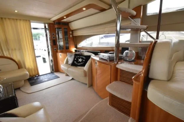 Prodaje se jahta Princess 61 Fly sa 3 kabine i 3 kupatila