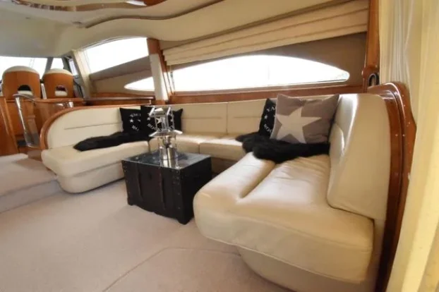 Prodaje se jahta Princess 61 Fly sa 3 kabine i 3 kupatila